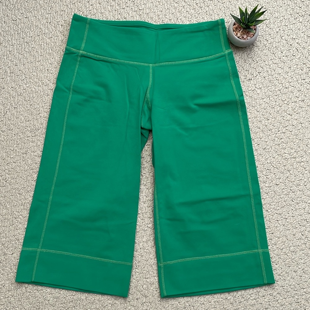 Lululemon clam diggers 4